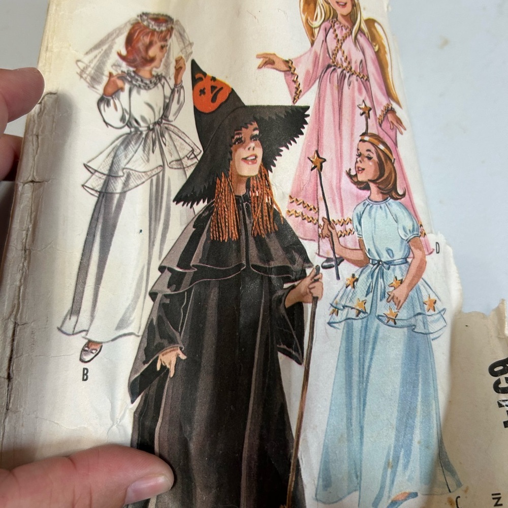 4/$50 McCall 6614 Kids Halloween Witch Costume - Angel size 2-12 🪡